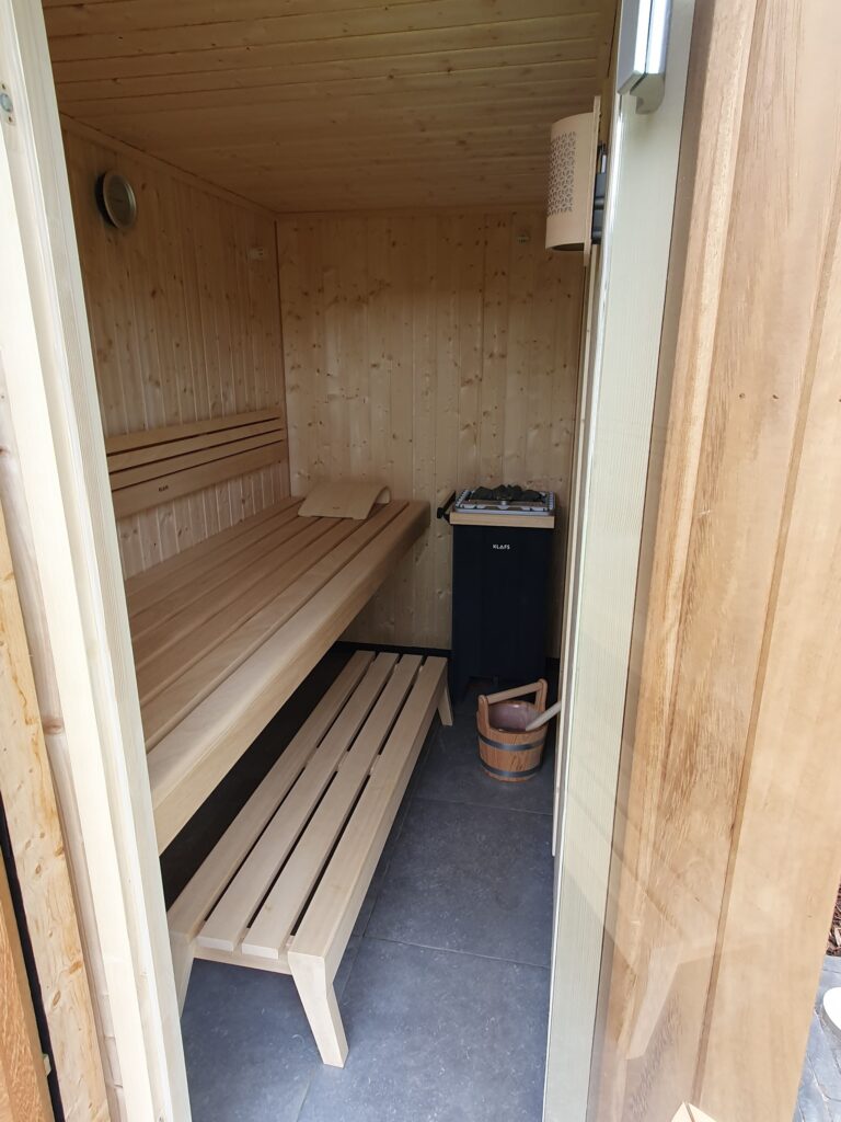 Sauna in houten guesthouse