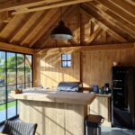 Keuken in houten guesthouse