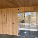 Sauna in houten gastenverblijf