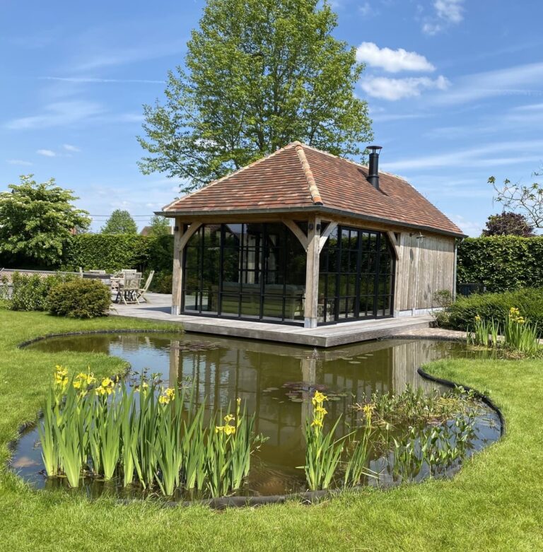 Een landelijk bijgebouw met zwemvijver in Keerbergen