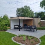 Moderne terrasoverkapping met berging.